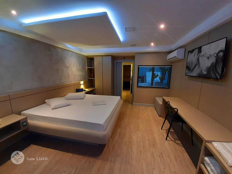 Bambina Hotel -adultos Somente image