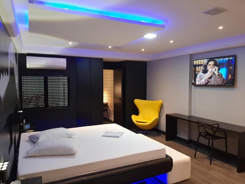Bambina Hotel -adultos Somente image