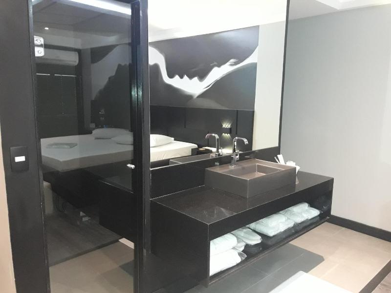 Bambina Hotel -adultos Somente image