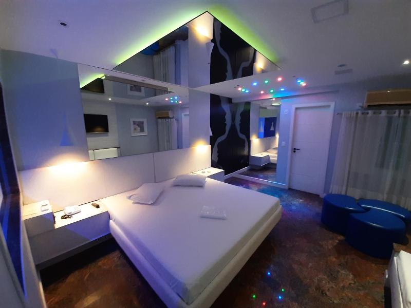Bambina Hotel -adultos Somente image