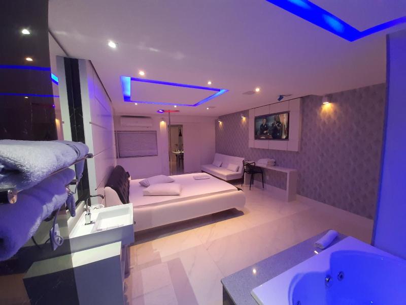 Bambina Hotel -adultos Somente image