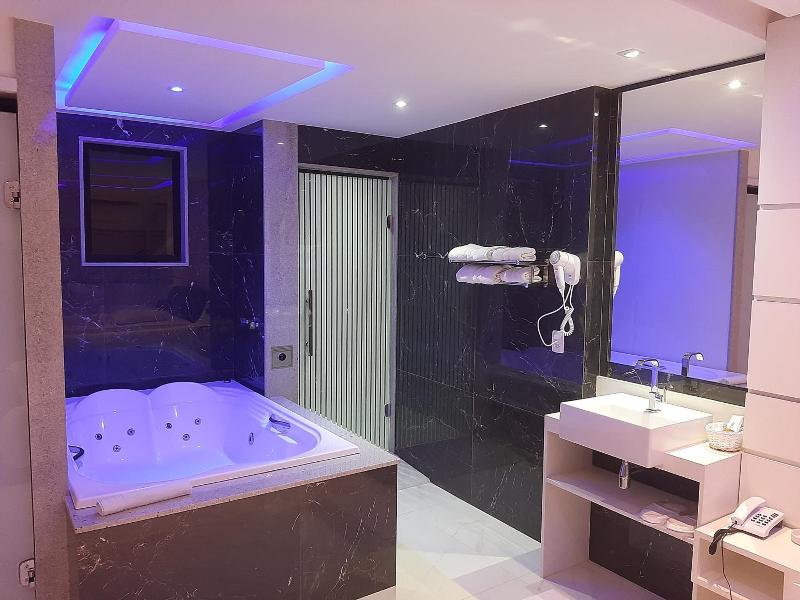 Bambina Hotel -adultos Somente image