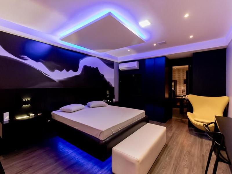 Bambina Hotel -adultos Somente image