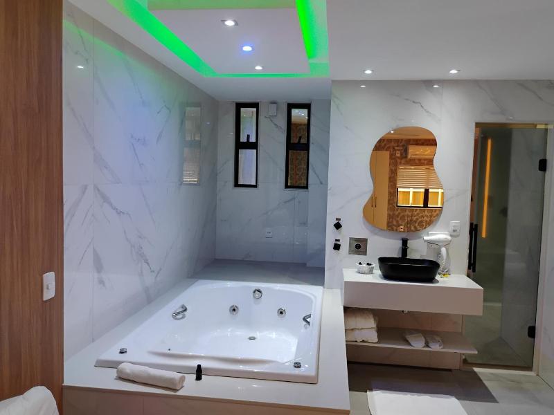 Bambina Hotel -adultos Somente image