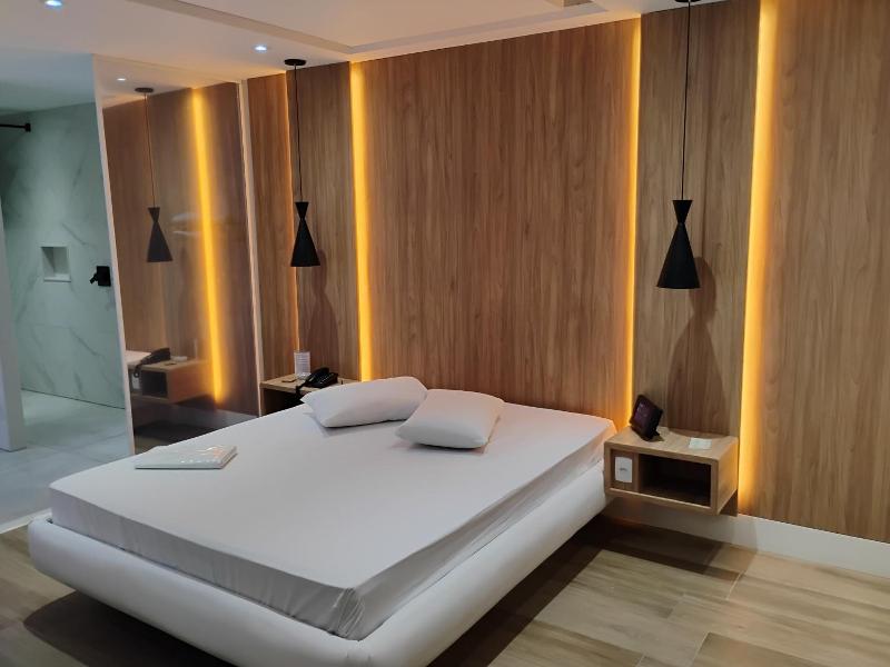 Bambina Hotel -adultos Somente image
