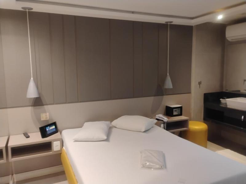 Bambina Hotel -adultos Somente image