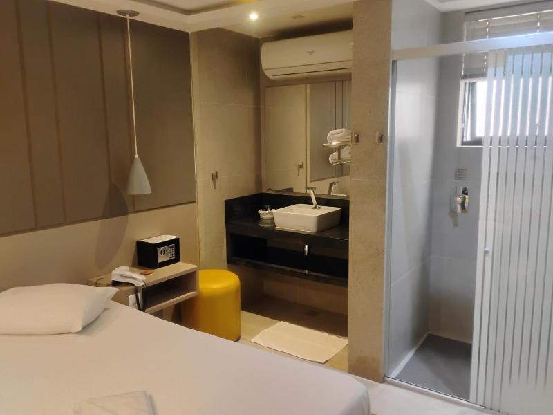 Bambina Hotel -adultos Somente image