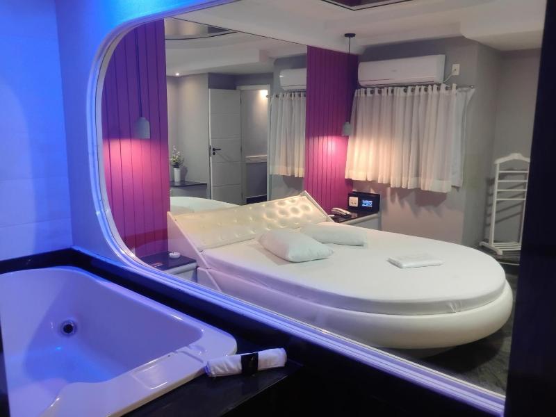 Bambina Hotel -adultos Somente image
