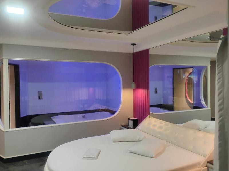 Bambina Hotel -adultos Somente image