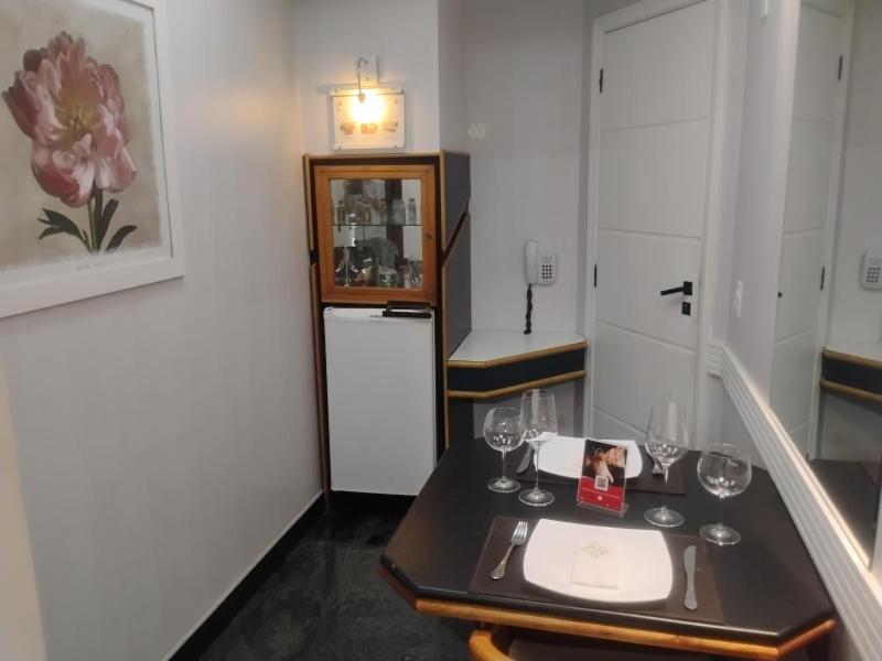 Bambina Hotel -adultos Somente image
