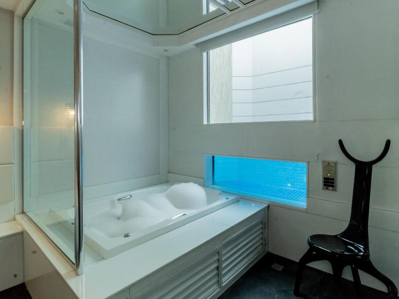 Bambina Hotel -adultos Somente image