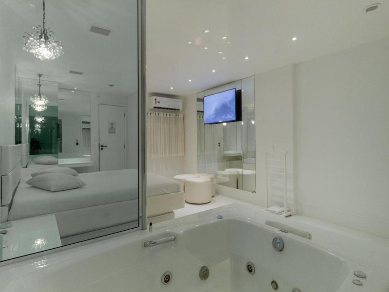 Bambina Hotel -adultos Somente image