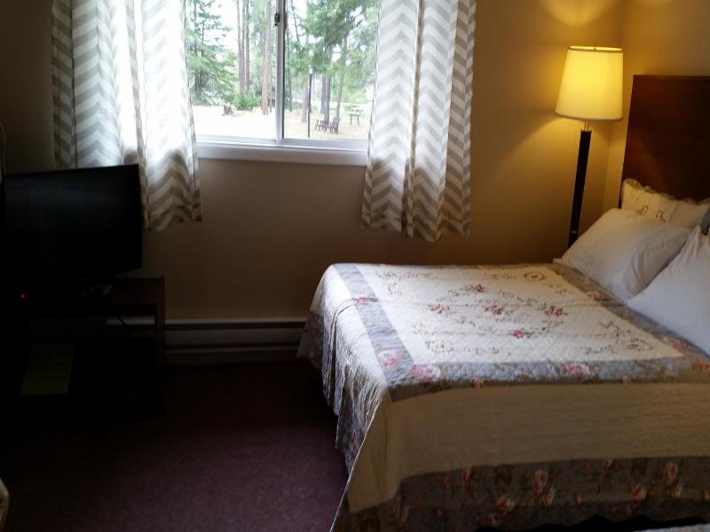 Pinecone Motel