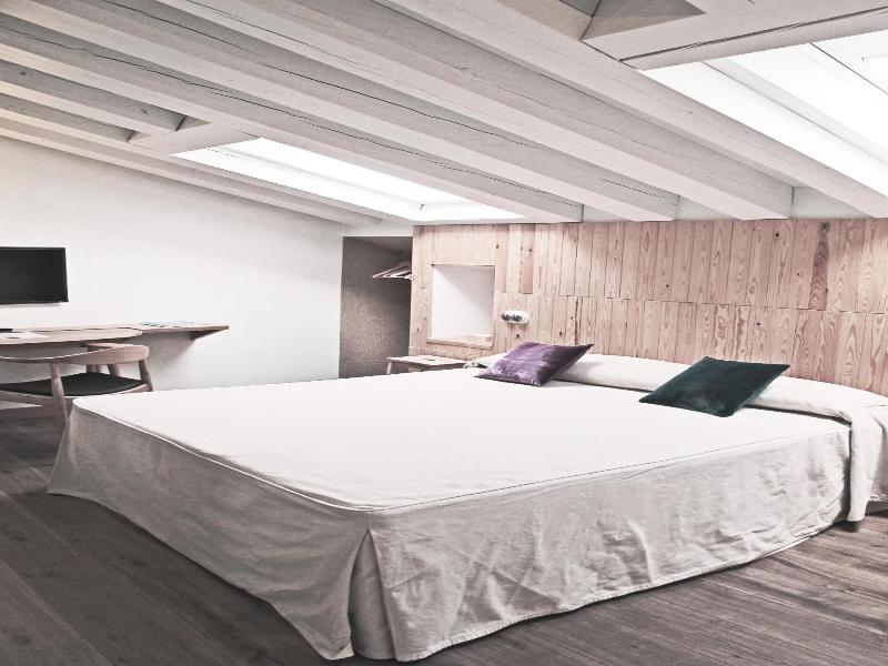 Hotel Ayllon image