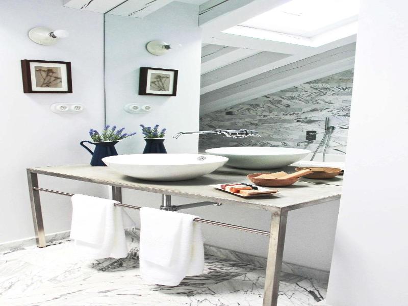 Hotel Ayllon image
