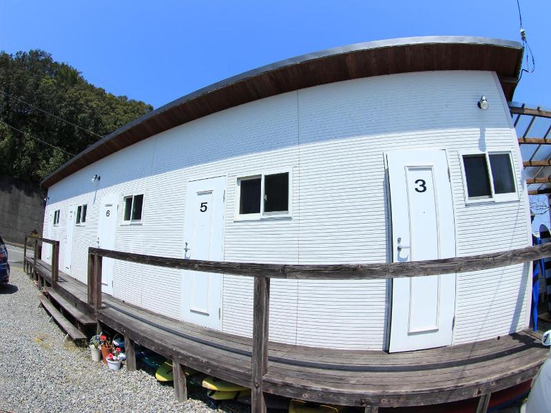 Pavilionsurf&lodge image