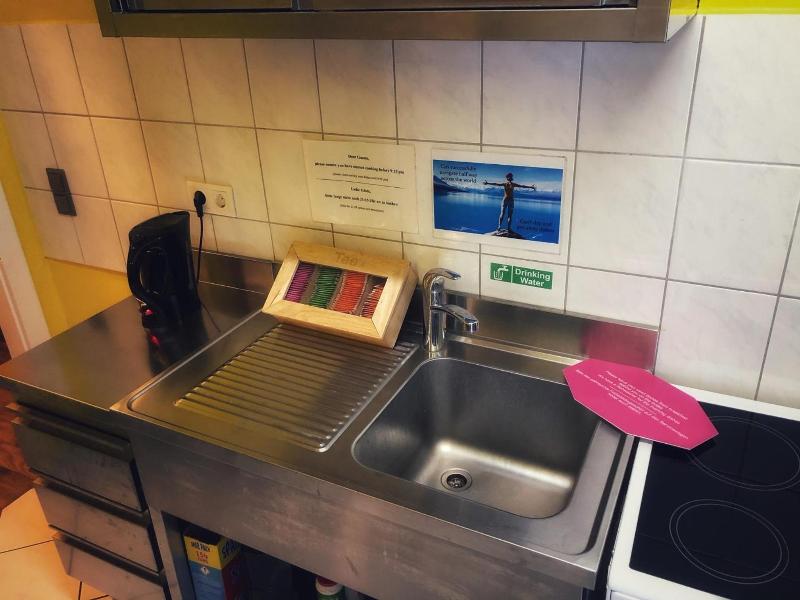 Backpackers Düsseldorf - Self Check-in image