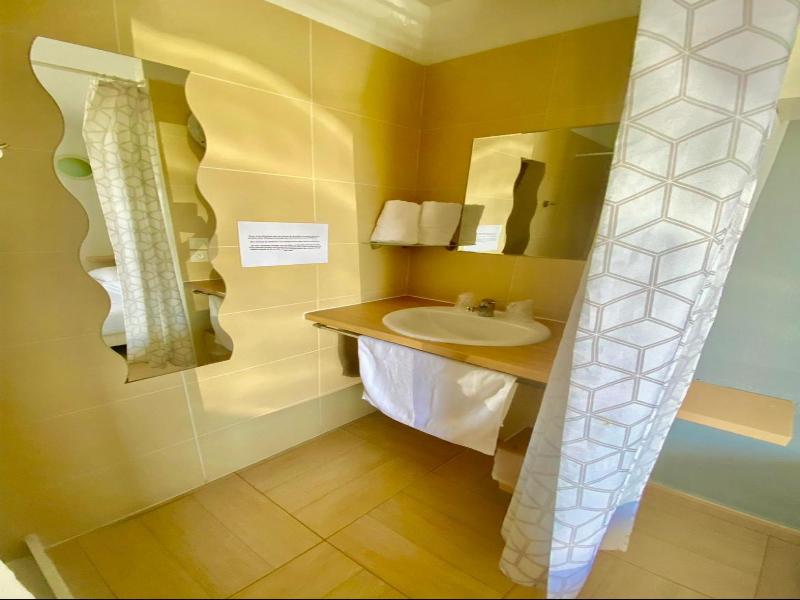 Hôtel Acajou image