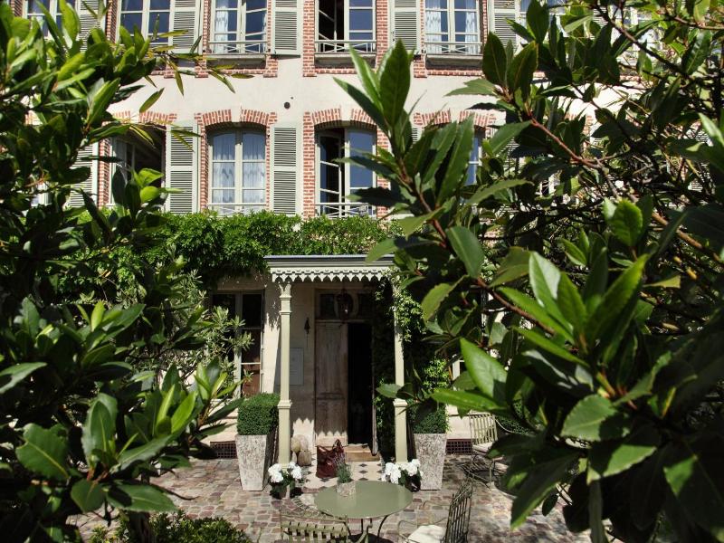 La Maison De Lucie image