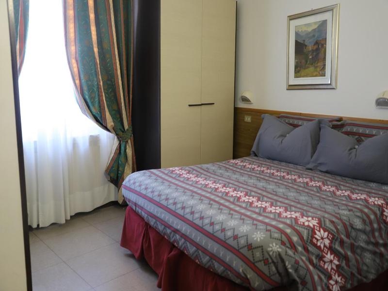 Hotel Bucaneve image