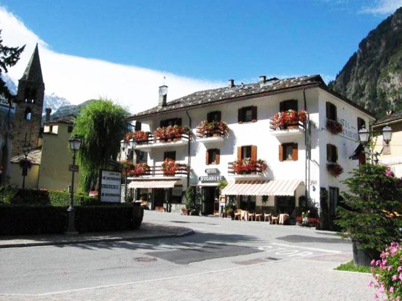 Hotel Bucaneve image