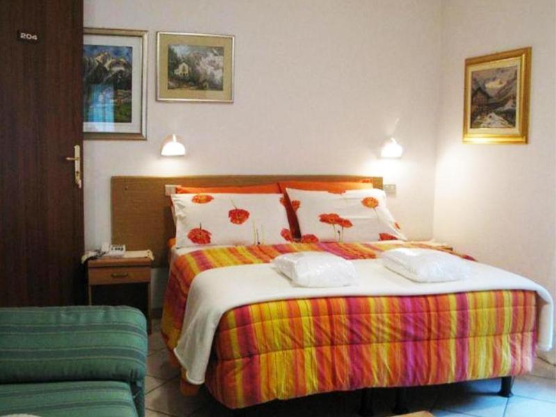 Hotel Bucaneve image