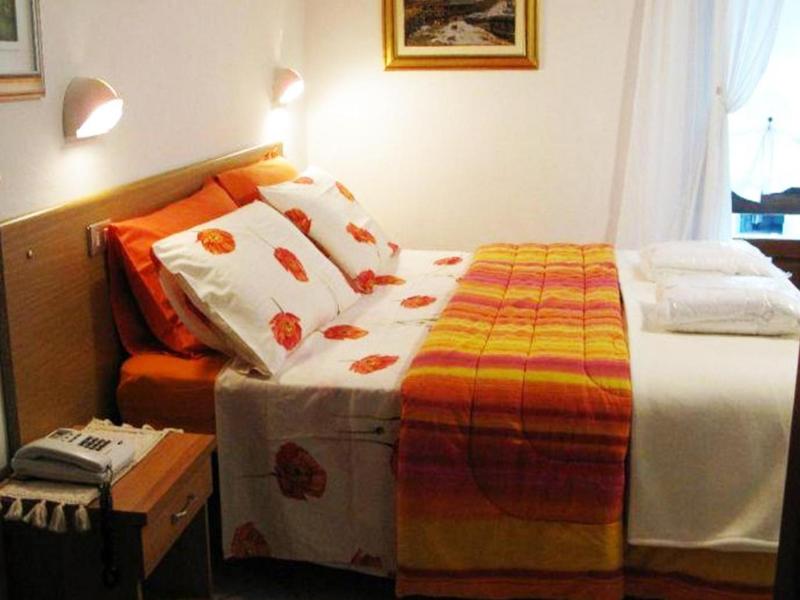 Hotel Bucaneve image