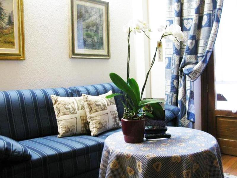Hotel Bucaneve image