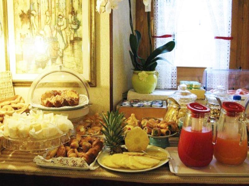 Hotel Bucaneve image