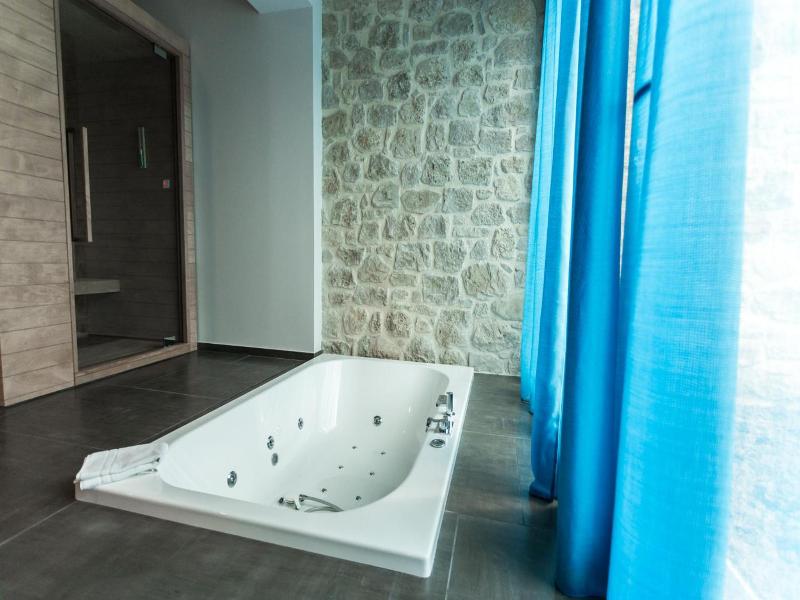 Halanus Hotel And Resort image