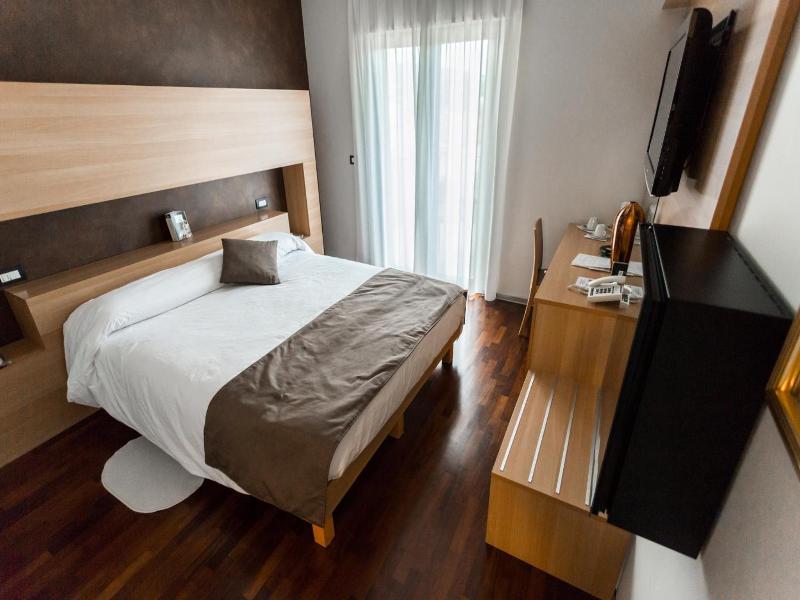 Halanus Hotel And Resort image