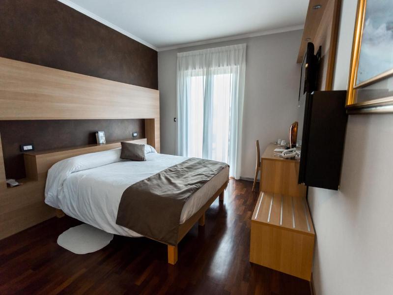 Halanus Hotel And Resort image