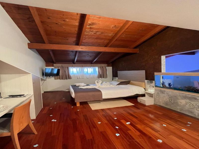 Halanus Hotel And Resort image