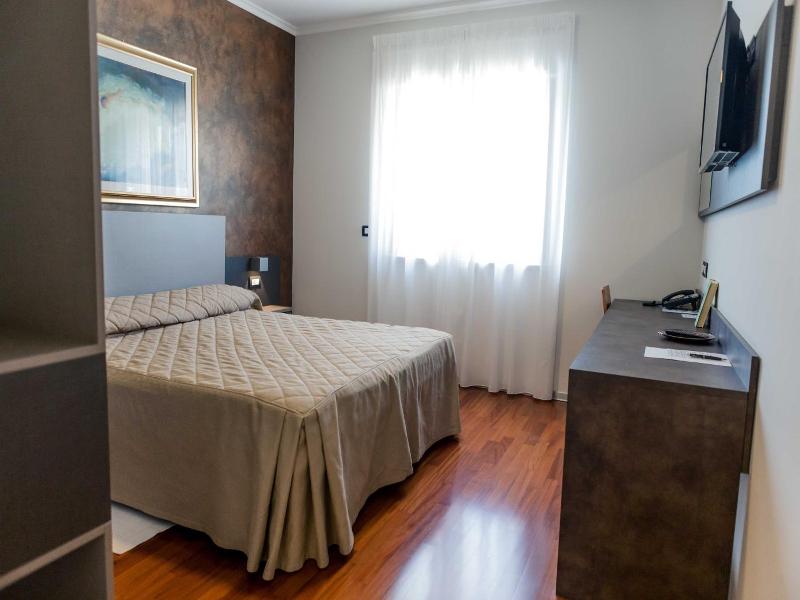 Halanus Hotel And Resort image