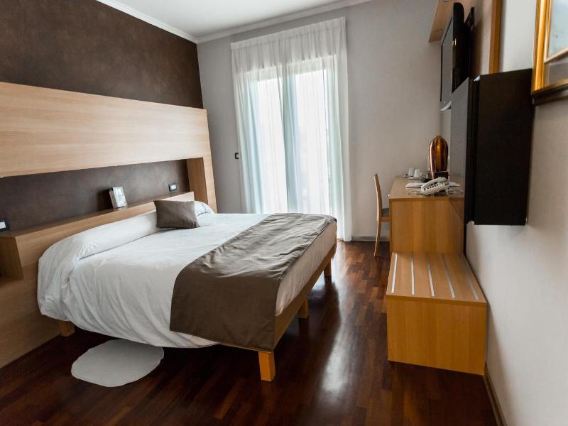 Halanus Hotel And Resort image