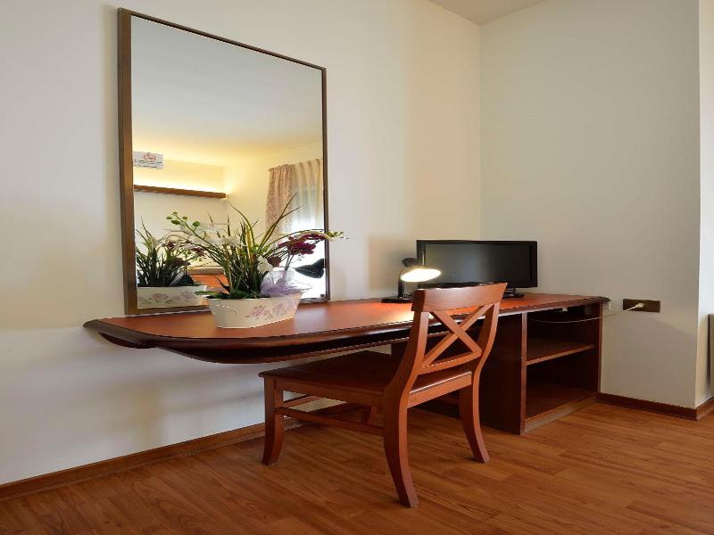 Hotel Italia image