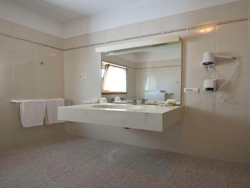 Hotel Italia image