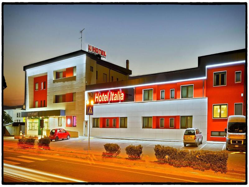 Hotel Italia image