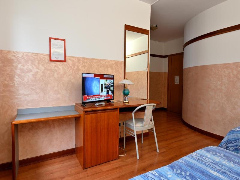 Hotel Italia image