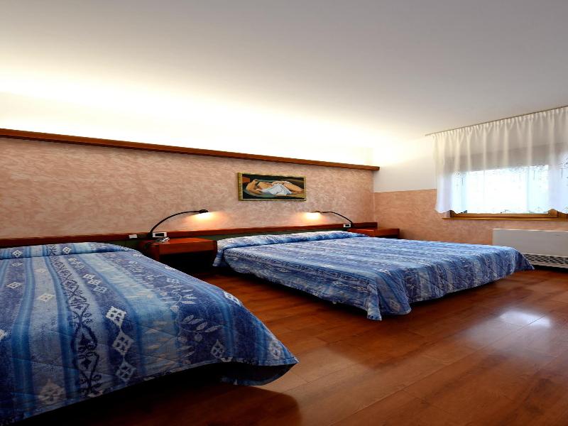 Hotel Italia image