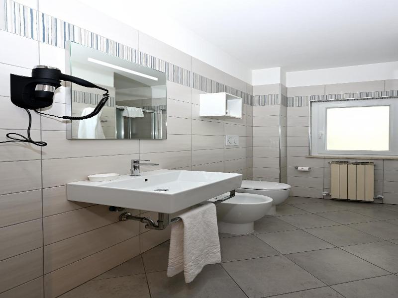 Hotel Italia image