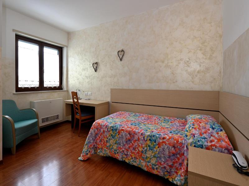 Hotel Italia image