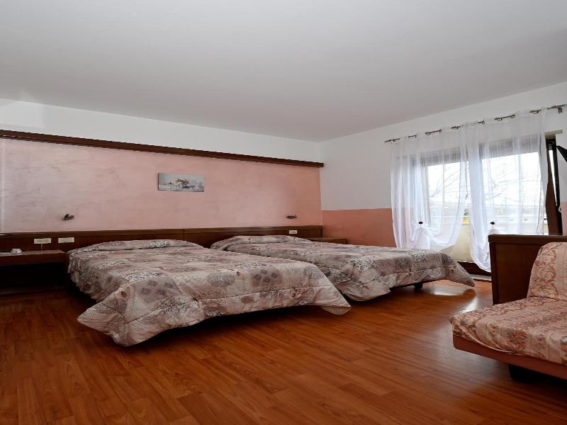 Hotel Italia image