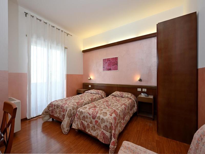 Hotel Italia image