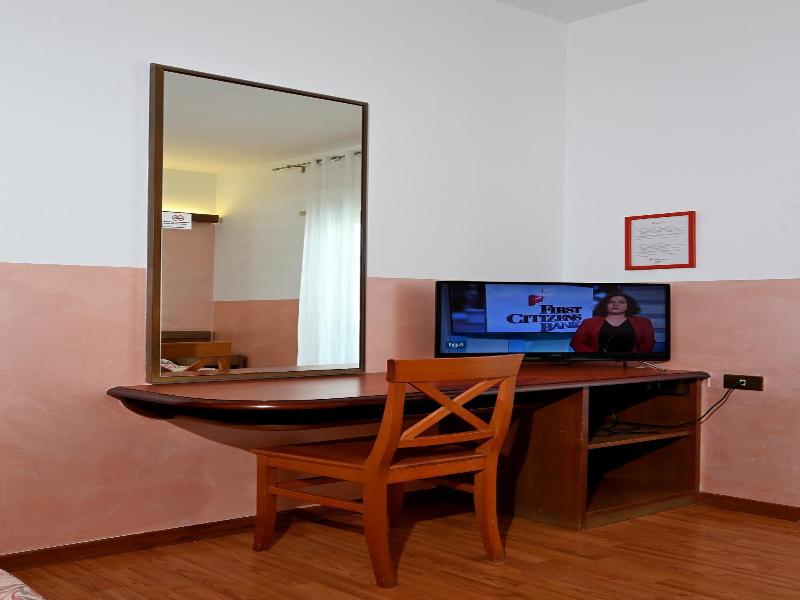 Hotel Italia image
