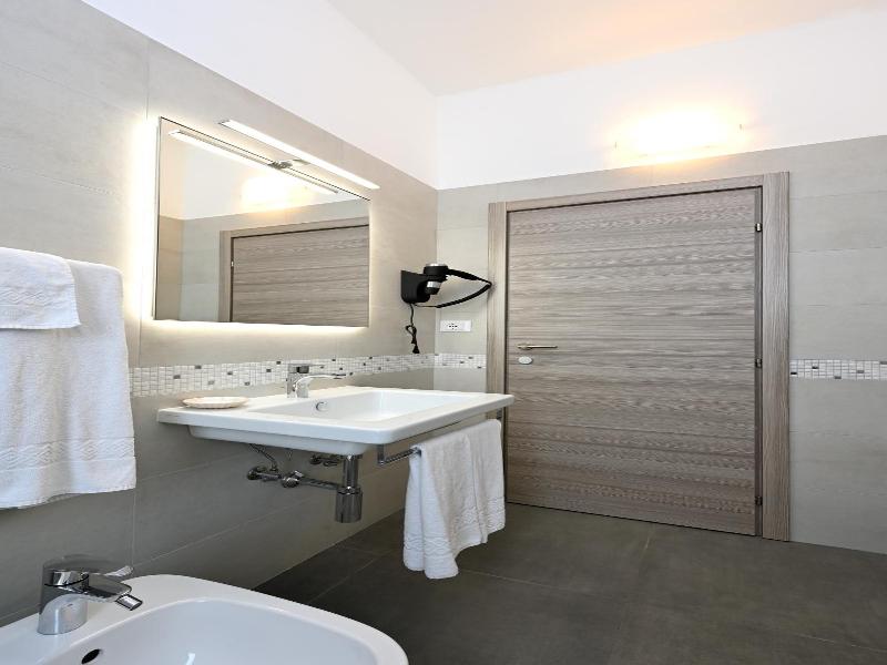 Hotel Italia image