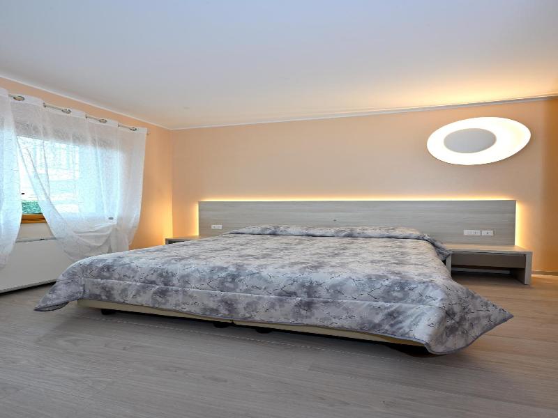 Hotel Italia image