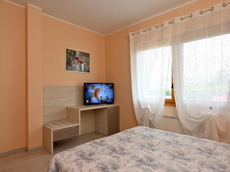 Hotel Italia image