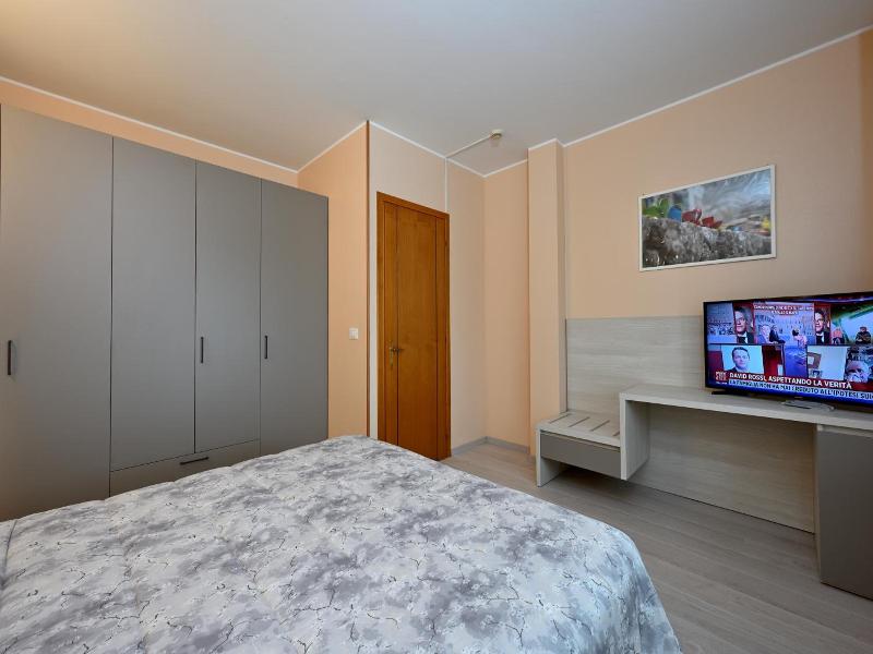 Hotel Italia image