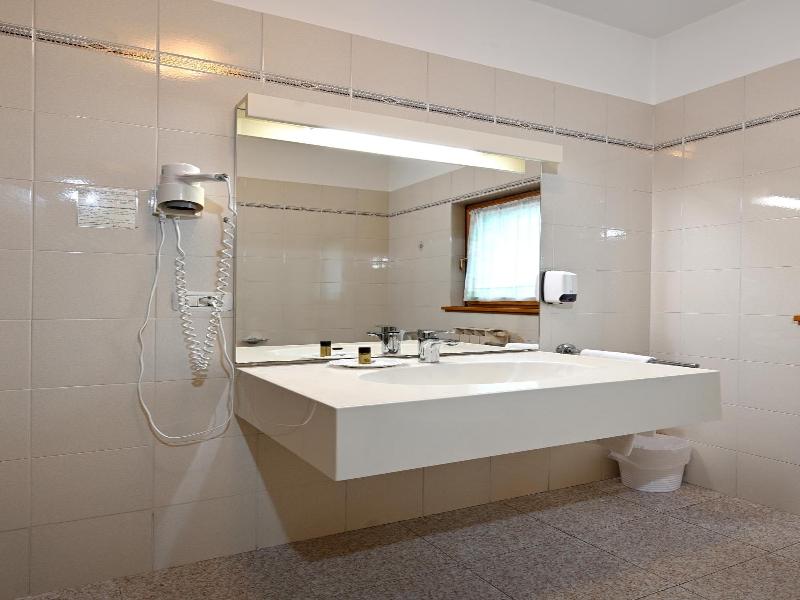 Hotel Italia image